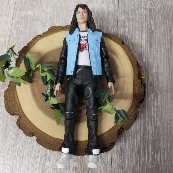Eddie Munson Netflix Stranger Things figure - Picture 5 of 7